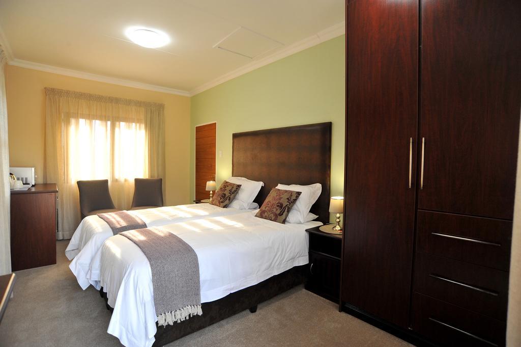 Sunset Manor Guest House Potchefstroom Εξωτερικό φωτογραφία