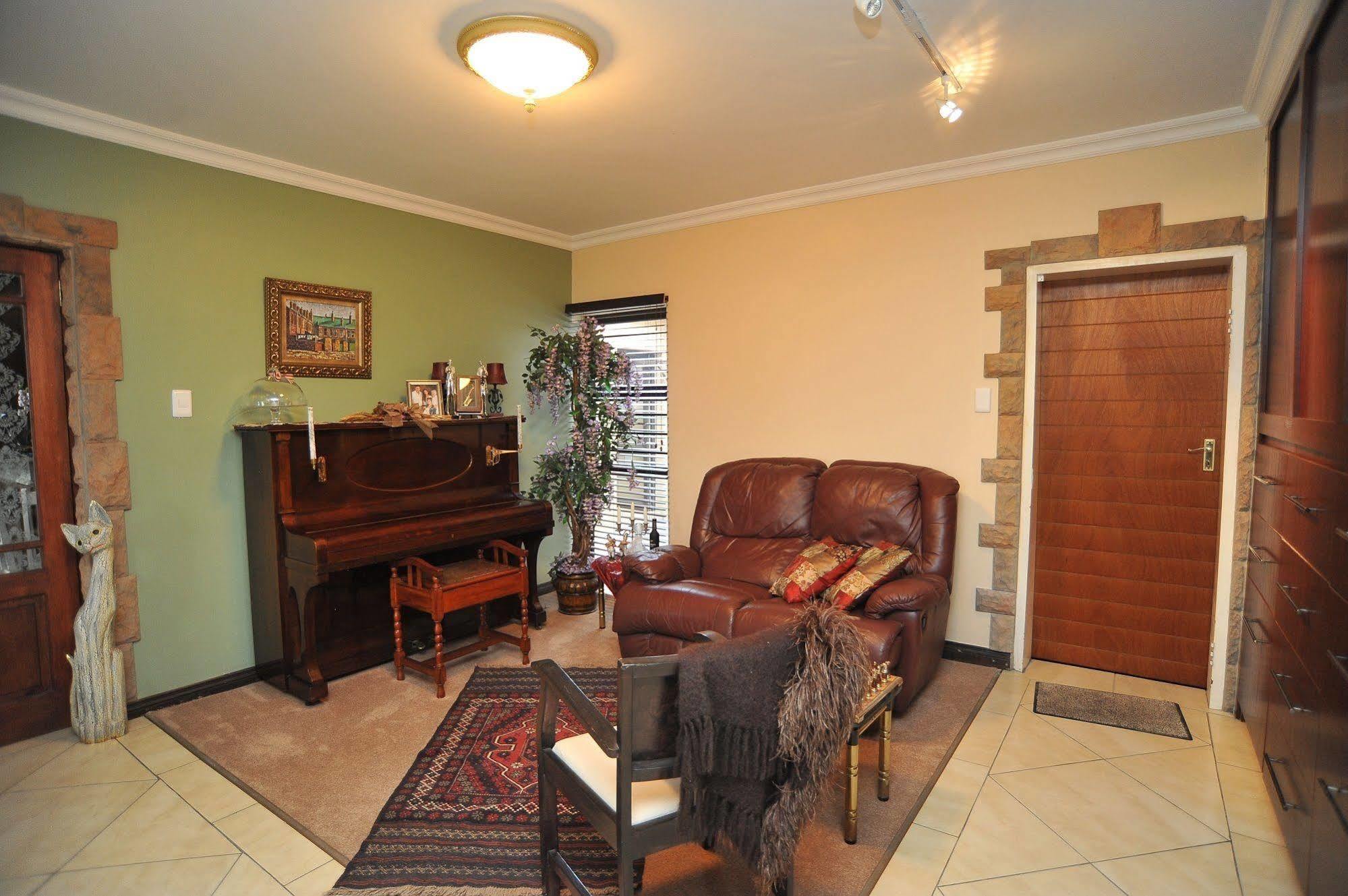 Sunset Manor Guest House Potchefstroom Εξωτερικό φωτογραφία